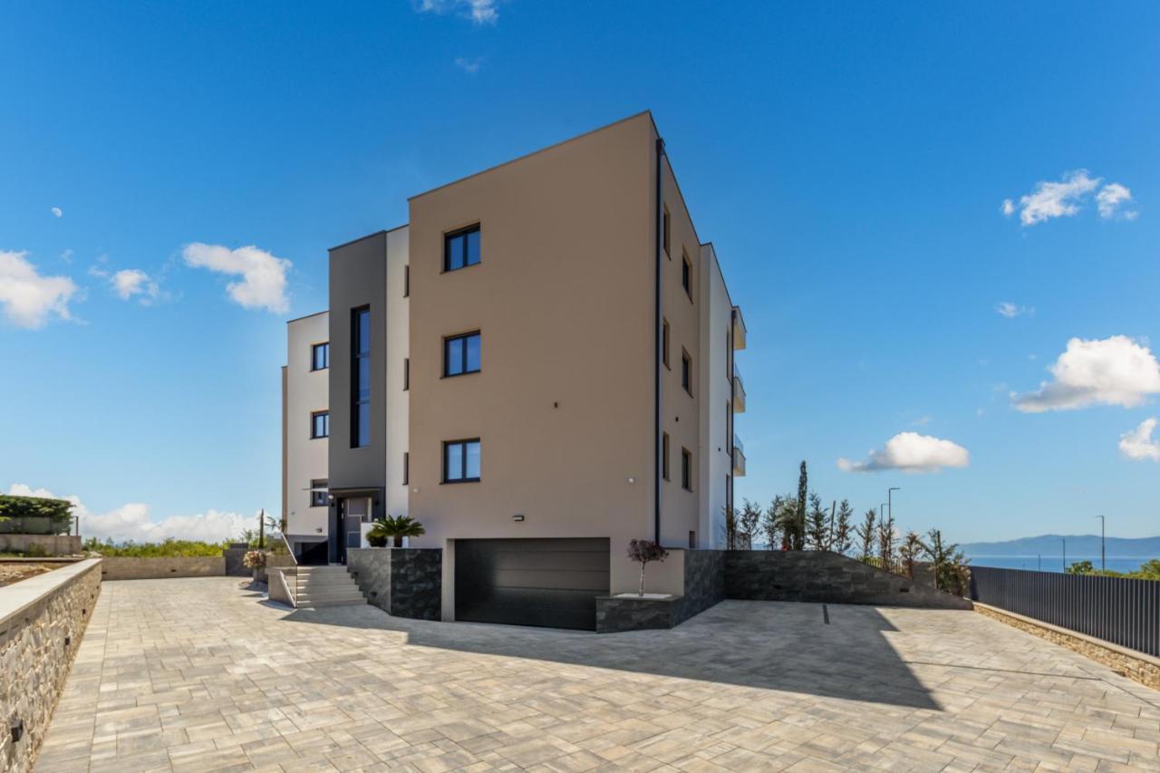 Villa Ameli Apartment With Swimming Pool 里耶卡 外观 照片