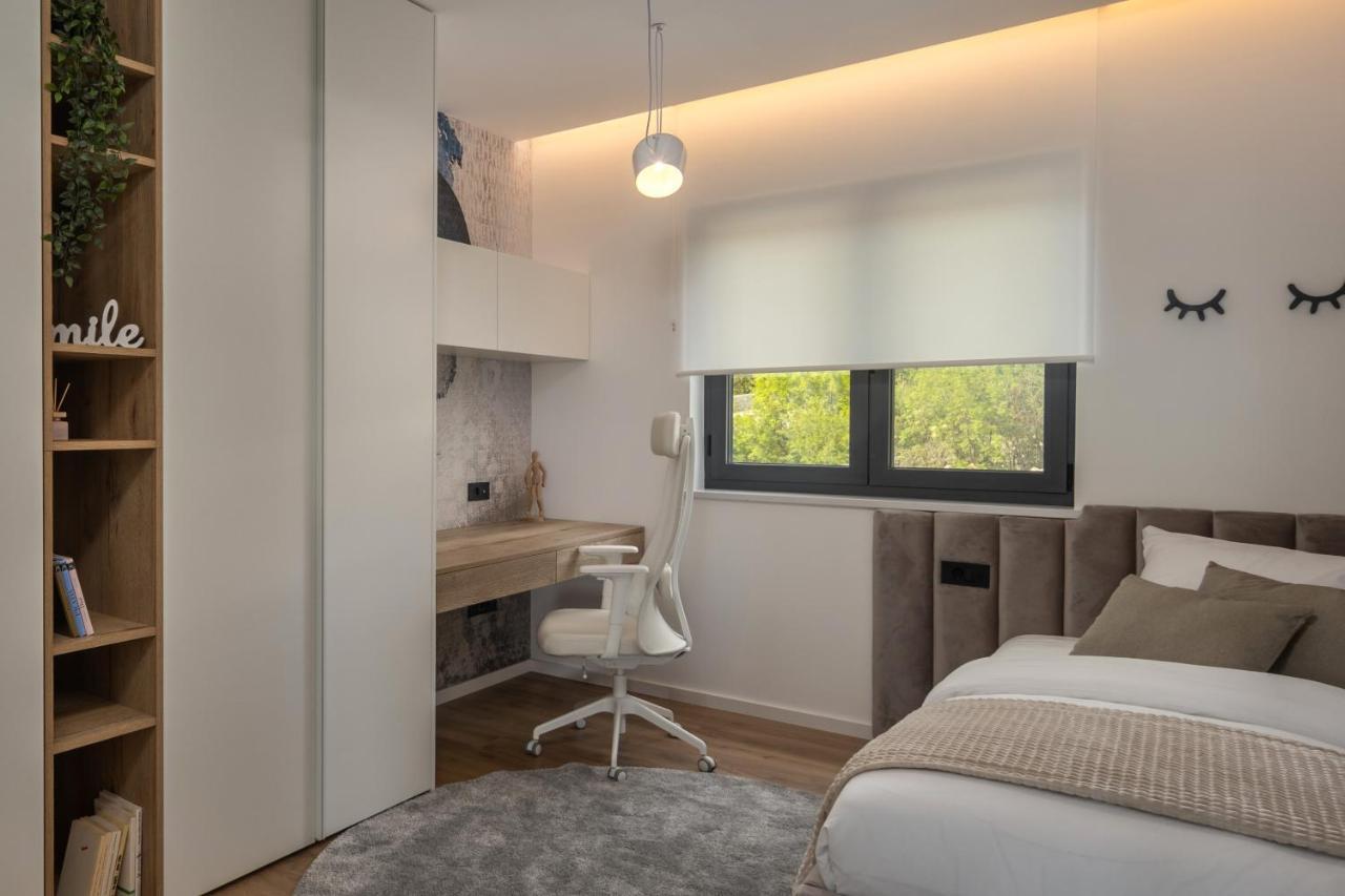 Villa Ameli Apartment With Swimming Pool 里耶卡 外观 照片