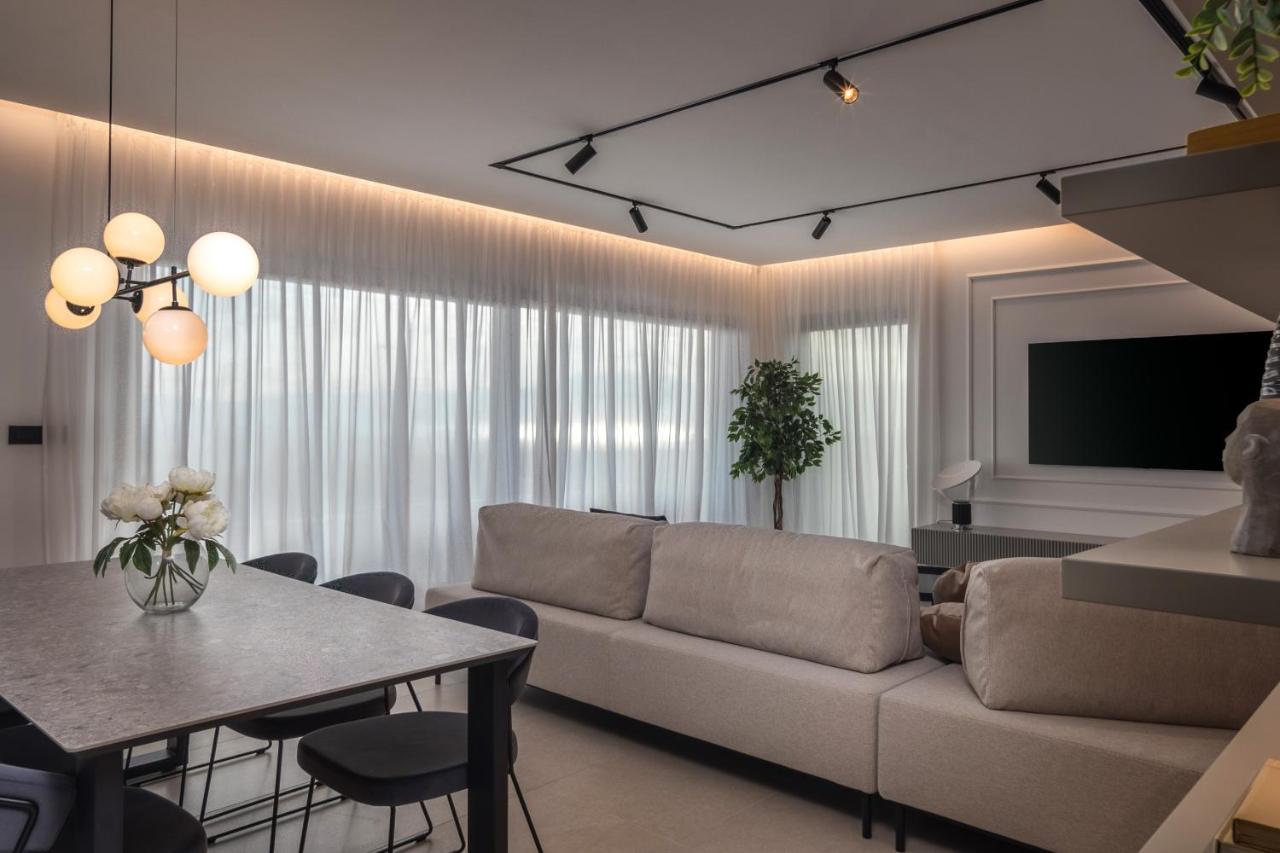 Villa Ameli Apartment With Swimming Pool 里耶卡 外观 照片