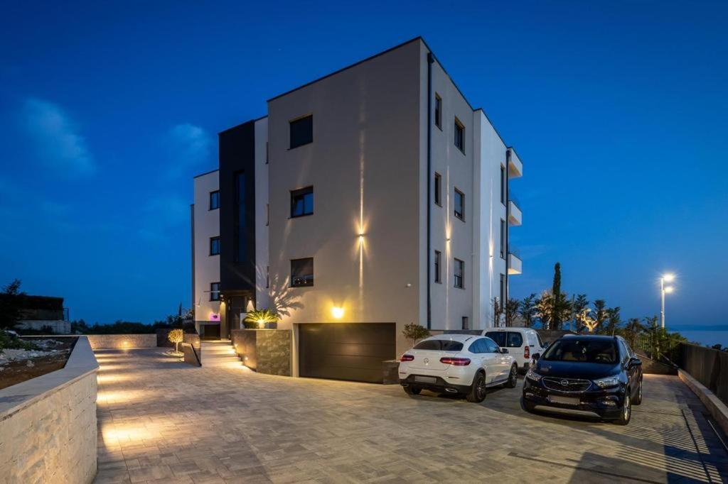 Villa Ameli Apartment With Swimming Pool 里耶卡 外观 照片