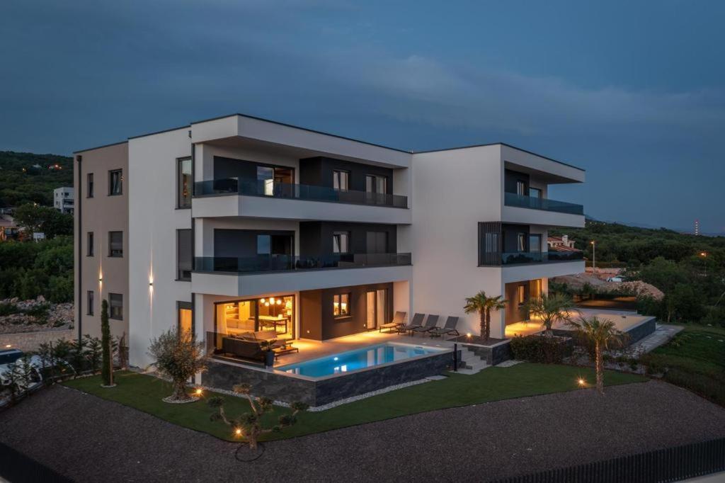Villa Ameli Apartment With Swimming Pool 里耶卡 外观 照片