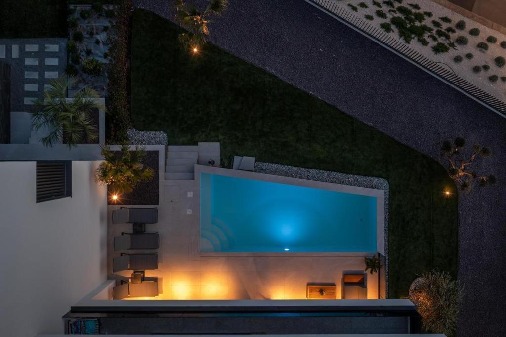 Villa Ameli Apartment With Swimming Pool 里耶卡 外观 照片